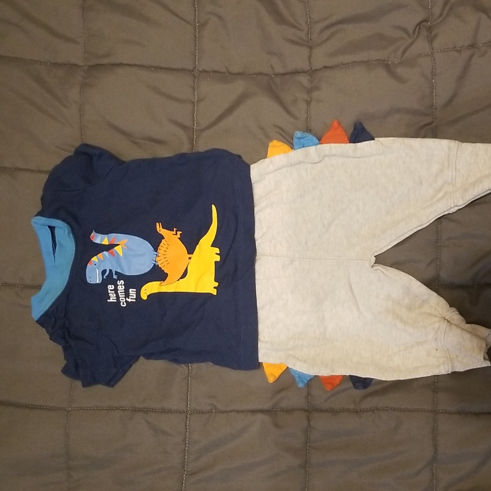 Bundles Baby Dinosaur 2-piece Outfit